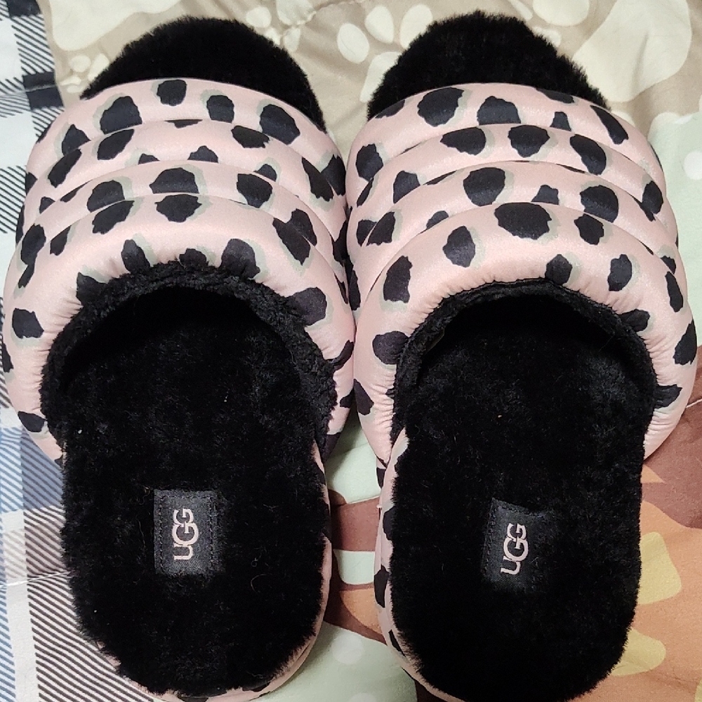 UGG Pink and Black Cozy Slippers Sz 8